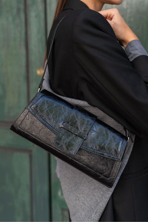 Madamra Madamra Women's Black Patent Leather Rectangle Clamshell Bag