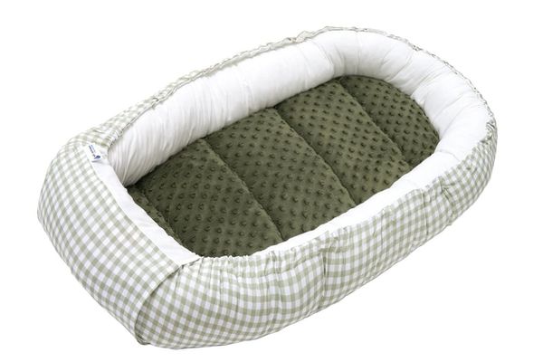 Medi Partners Medi Partners Baby cocoon/nest – Plaid + green Minky
