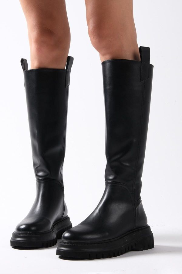 Mio Gusto Mio Gusto Black Color Leather and Shearling Lined Women's Boots with Zipper at the Back.