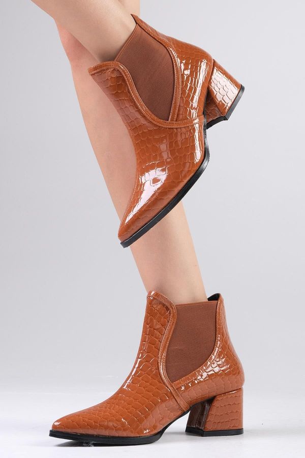 Mio Gusto Mio Gusto Maggie Tan Women's Alligator Pattern Elastic Elastic Heeled Boots.