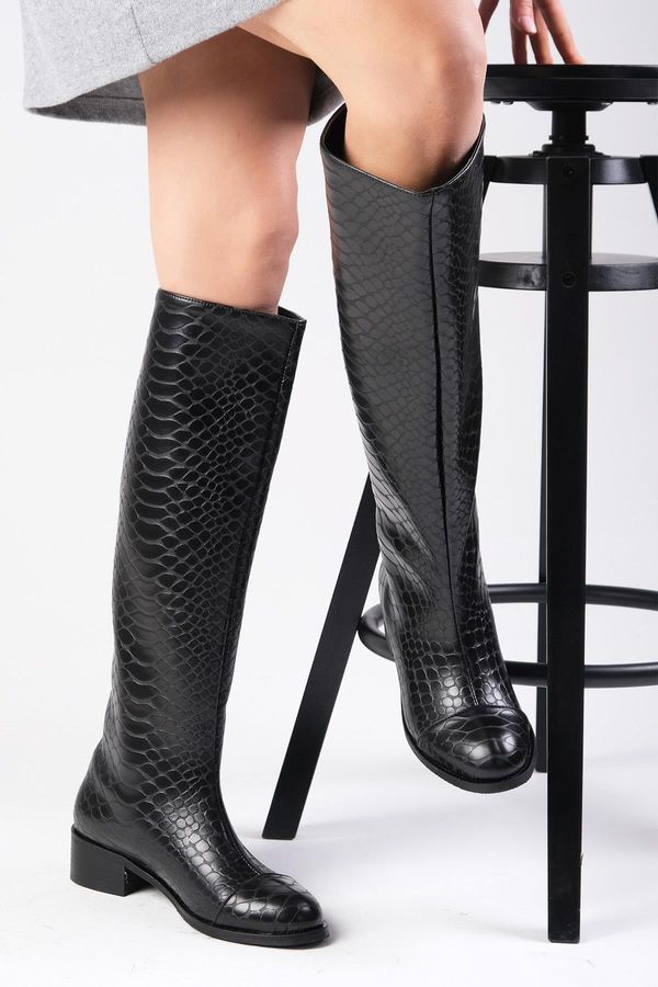 Mio Gusto Mio Gusto Parley Black Color Alligator Printed No Zipper With Thin Faux Für Lined Women's Boots.