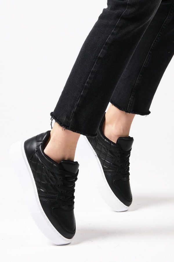 Mio Gusto Mio Gusto Theresa Black Women's Casual Sports Shoes Sneaker.