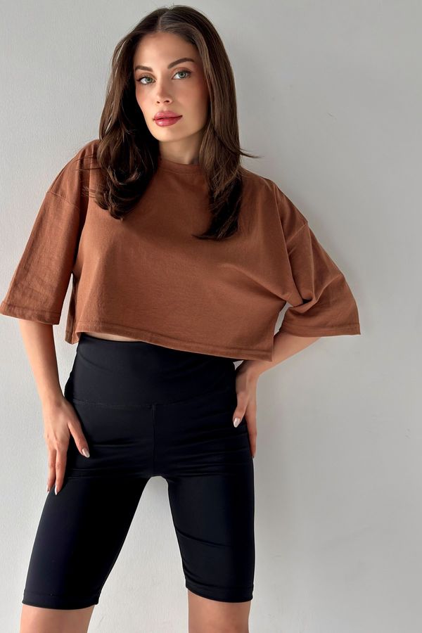 MODAGEN MODAGEN Women's Oversize Brown Crop Tshirt