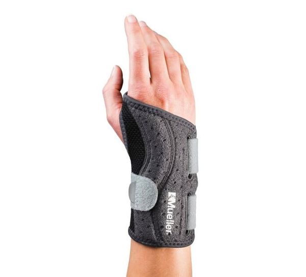 Mueller Mueller Adjust-To-Fit Wrist Brace Left Hand Wrist Brace