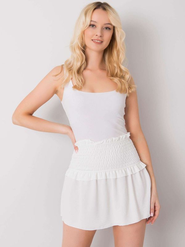 Fashionhunters OH BELLA White mini skirt