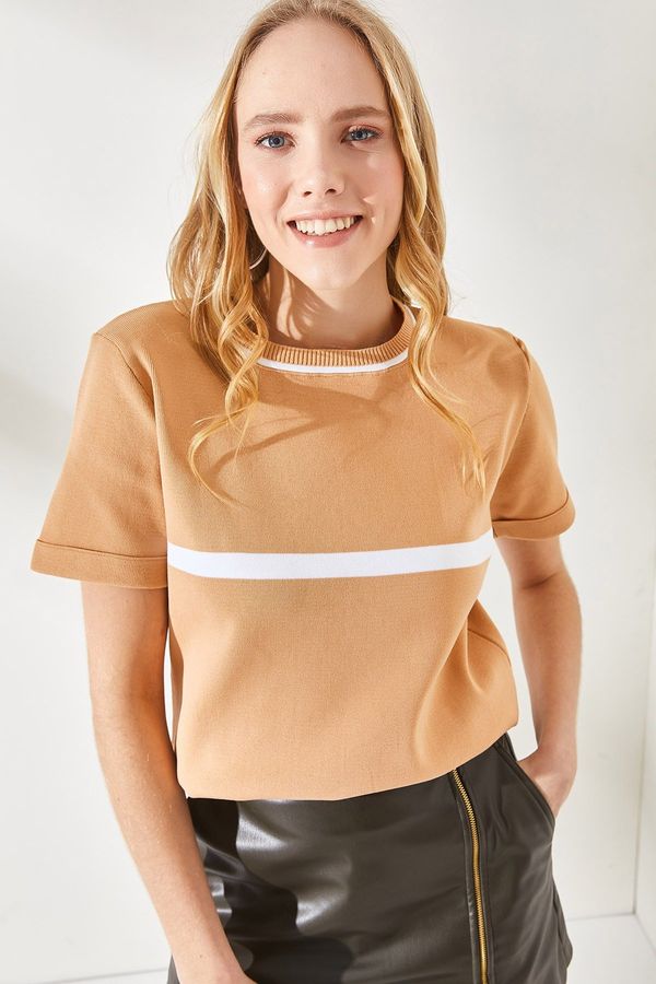 Olalook Olalook Women's Beige Striped Crew Neck Knitwear Blouse