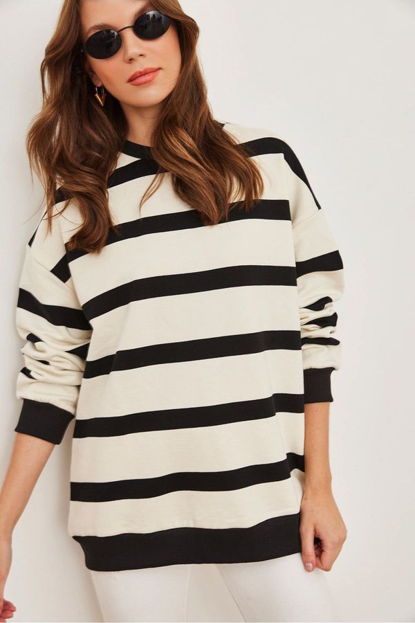 Olalook Olalook Women's Ecru Black Striped Oversize Raised Thick Sweatshirt