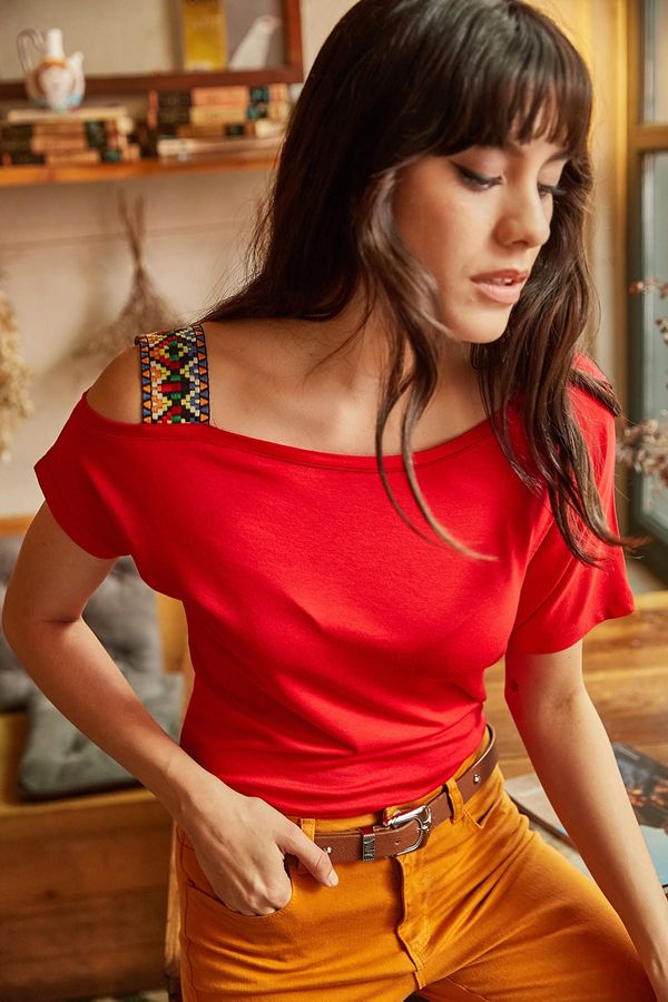 Olalook Olalook Women's Red One-Shoulder Ethnic Garnish Blouse