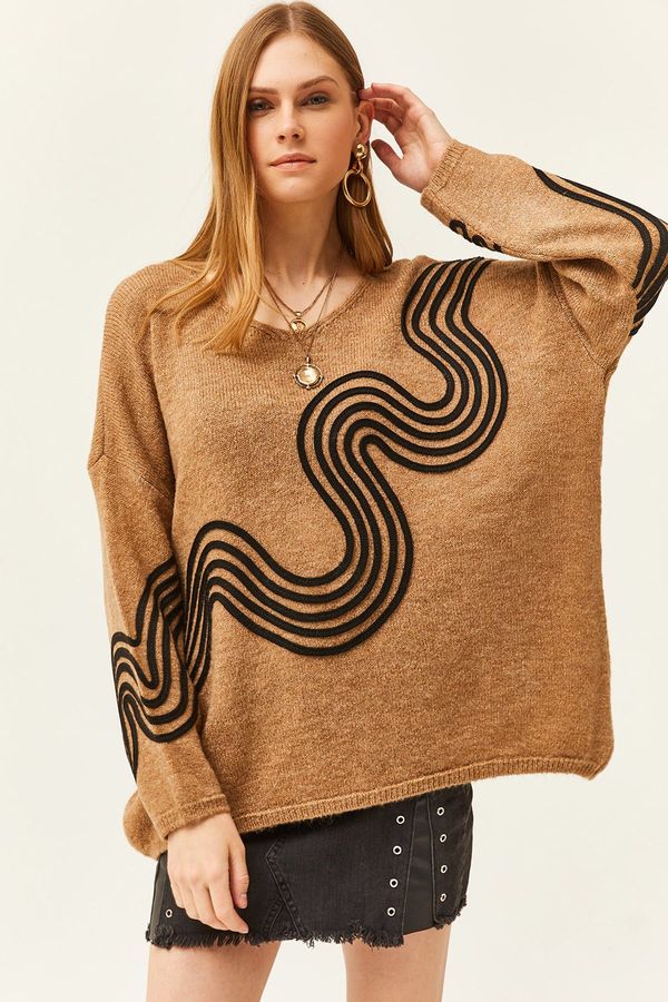 Olalook Olalook Women's Wave Camel Evening V-Neck Soft Textured Knitwear Sweater