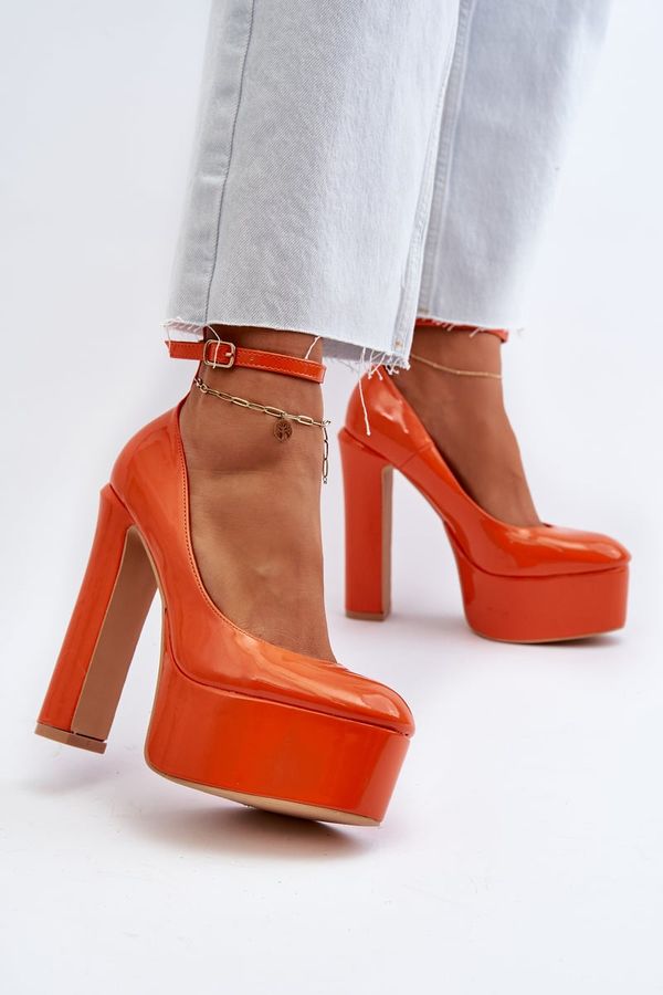 Kesi Patented pumps with a massive platform and heel, Orange Ninames