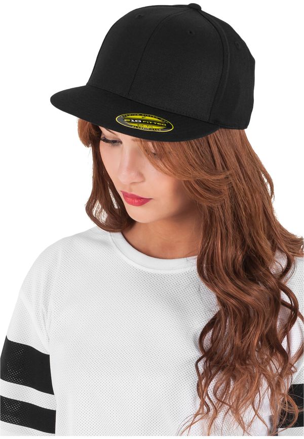 Flexfit Premium 210 Fitted Cap Black