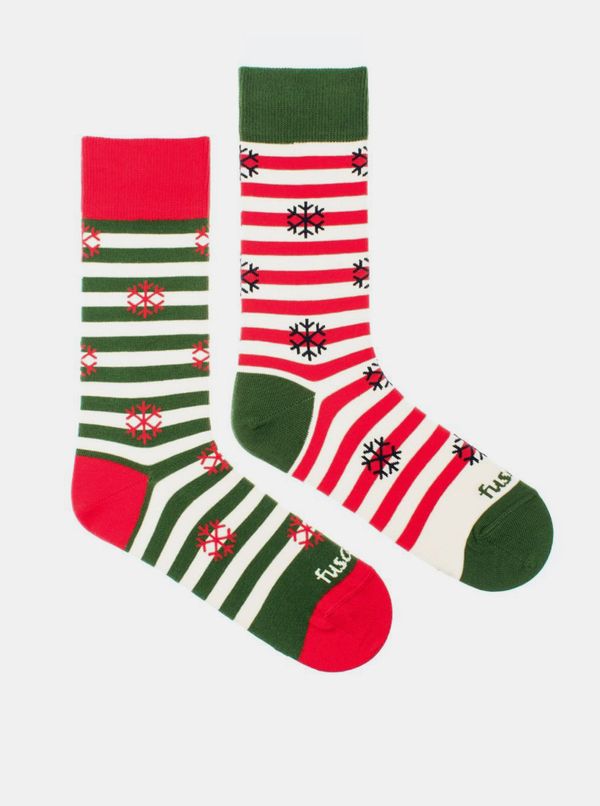 Fusakle Red-green patterned Fusakle Christmas socks in the snow