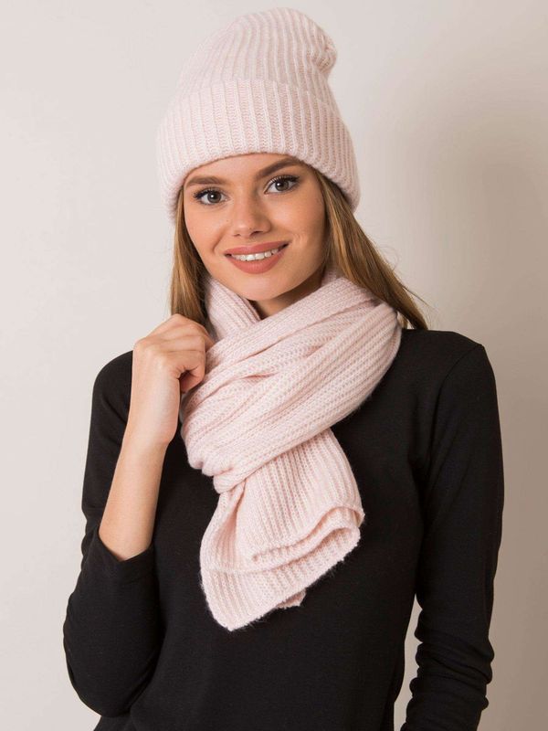 Fashionhunters RUE PARIS Light pink hat and scarf
