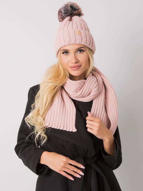 Fashionhunters RUE PARIS Light pink set, winter hat and scarf