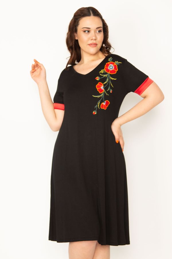 Şans Şans Women's Plus Size Black Embroidery Detailed Sleeve Cuff Satin V-Neck Dress