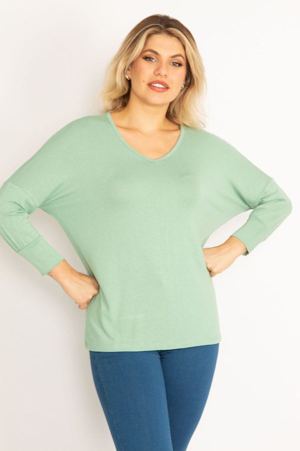 Şans Şans Women's Plus Size Green V-Neck Viscose Blouse with bat sleeves