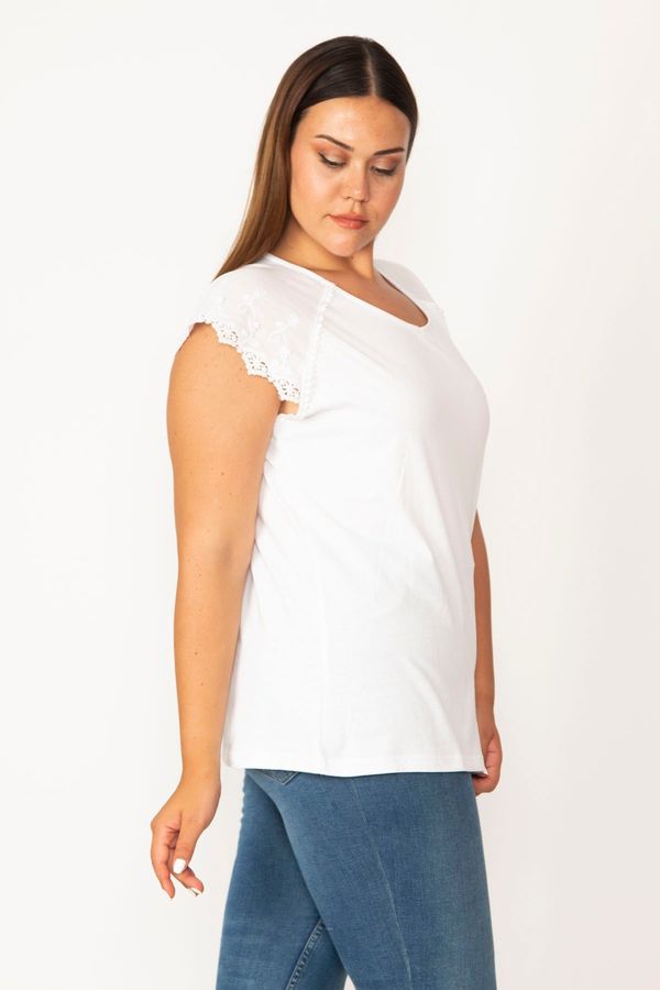 Şans Şans Women's Plus Size White Raglan Sleeves Sleeves Embroidery And Lace Detail Cotton Fabric Blouse