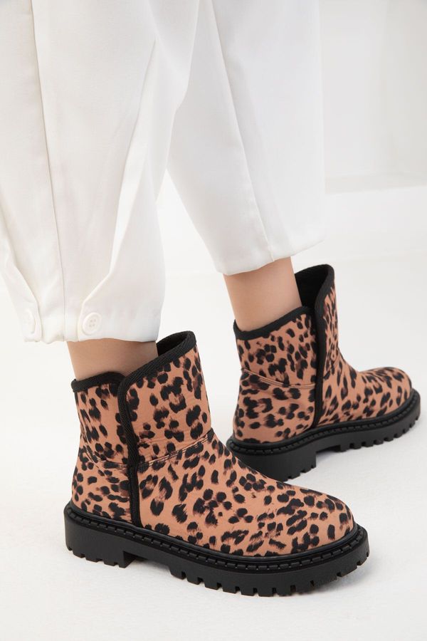 Soho Soho Leopard Women's Boots & Bootie 19750