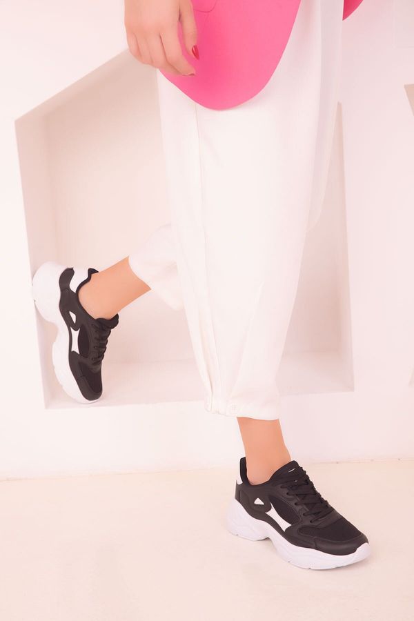 Soho Soho Women's Black and White Sneakers 18147