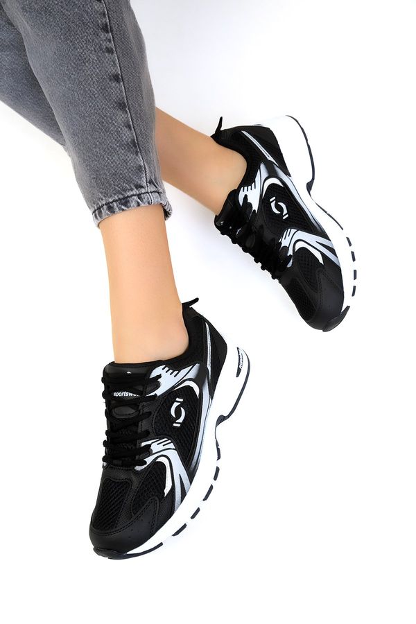 Soho Soho Women's Black and White Sneakers 18753