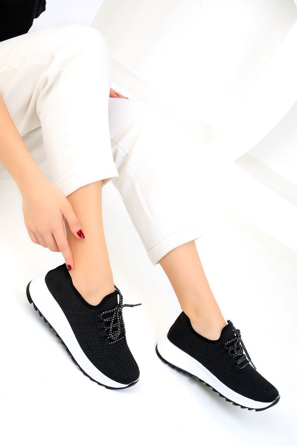 Soho Soho Women's Black Sneakers 19118