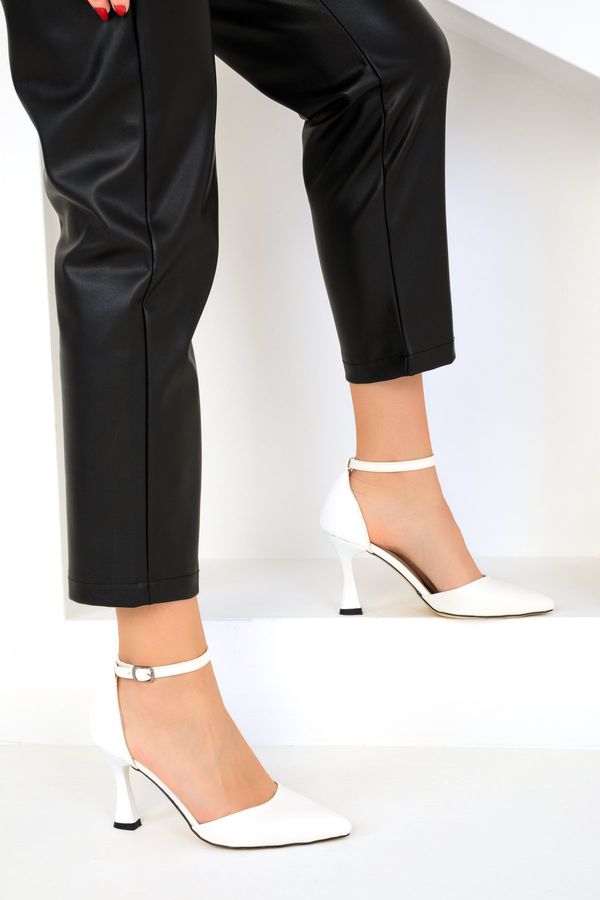 Soho Soho Women's White Classic Heeled Shoes 17844