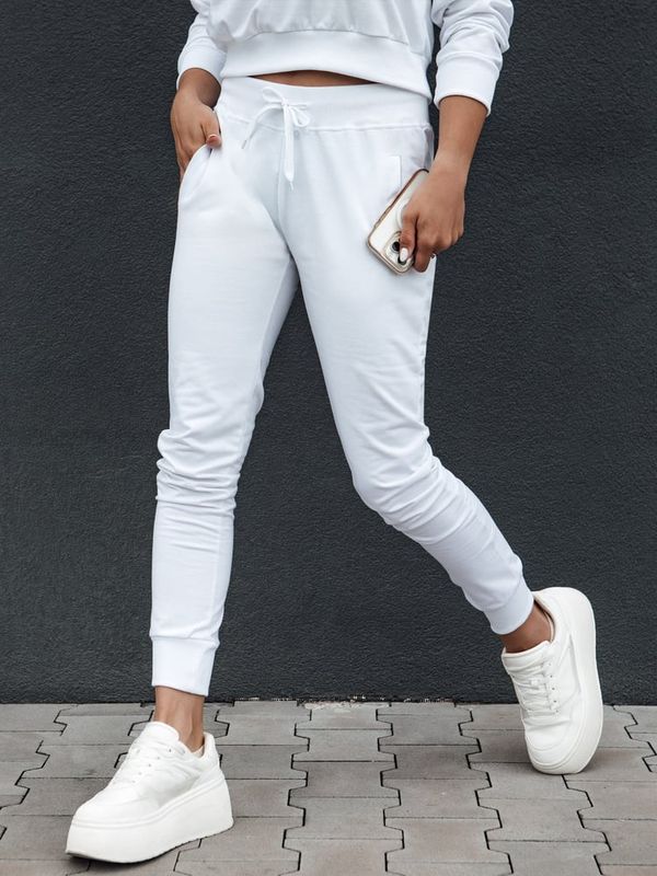 DStreet Spodnie dresowe damskie RELAX MODE białe Dstreet