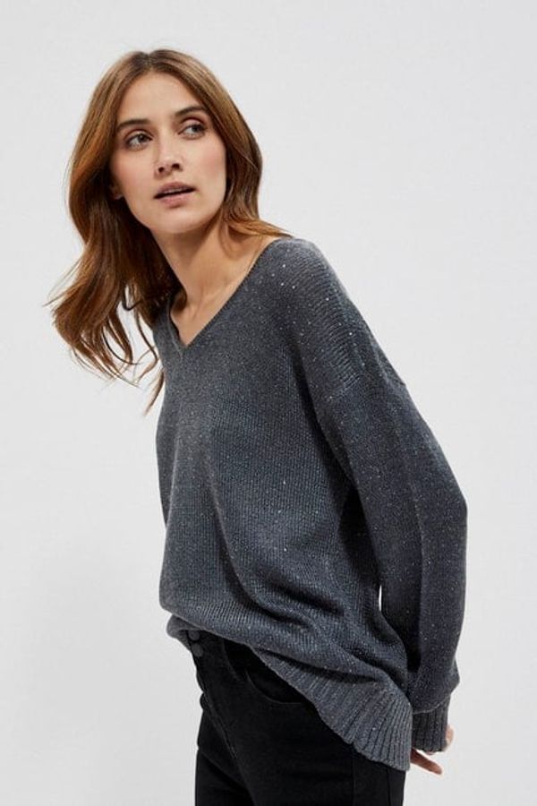 Moodo Sweater with a neckline on the back