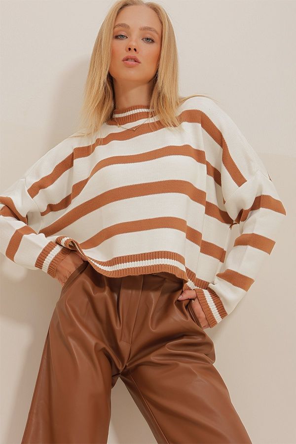 Trend Alaçatı Stili Trend Alaçatı Stili Women's Biscuit Crew Neck Striped Crop Oversize Knitwear Sweater