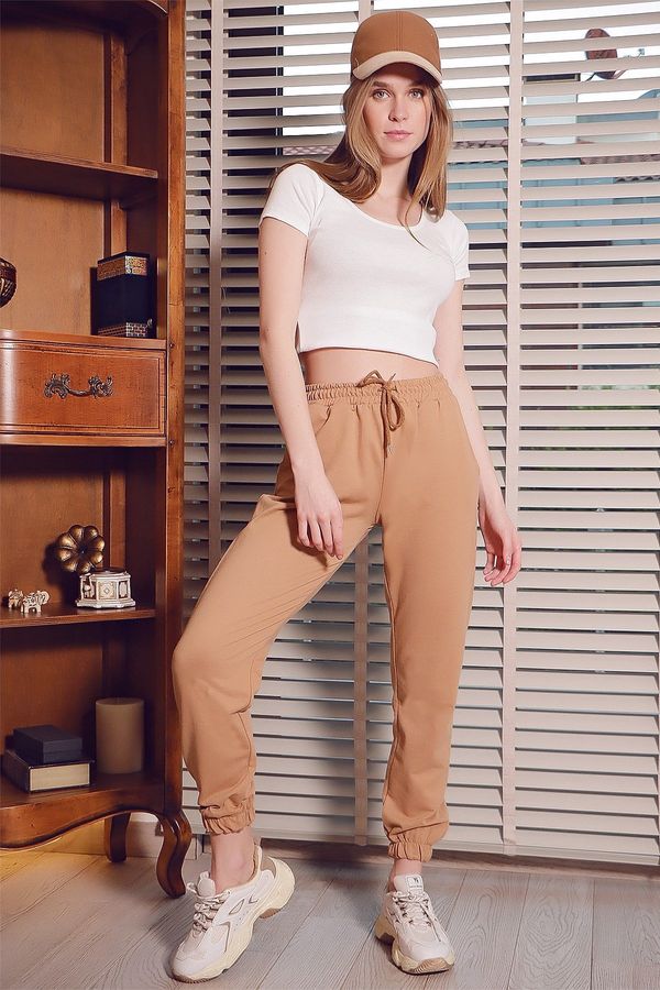 Trend Alaçatı Stili Trend Alaçatı Stili Women's Biscuit Elastic Waist and Cuff Basic Sweatpants