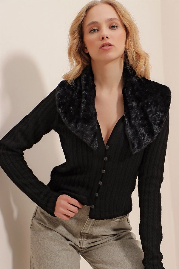 Trend Alaçatı Stili Trend Alaçatı Stili Women's Black Collar Fur Detail Openwork Knitwear Crop Cardigan