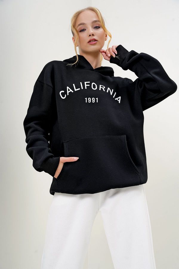 Trend Alaçatı Stili Trend Alaçatı Stili Women's Black Hooded Kangaroo Pocket Front Text Printed Three Thread Raised Sweatshirt