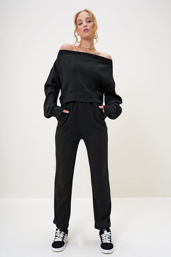 Trend Alaçatı Stili Trend Alaçatı Stili Women's Black Interlock Fabric Madonna Collar Crop Sweat and Elastic Leg Trouser Set