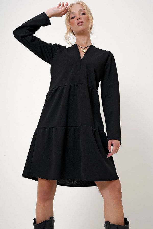 Trend Alaçatı Stili Trend Alaçatı Stili Women's Black V-Neck Layered Flounce Crepe Knit Dress