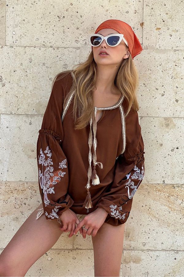 Trend Alaçatı Stili Trend Alaçatı Stili Women's Brown Sleeves Embroidered Raffia Detailed Tasseled Woven Blouse