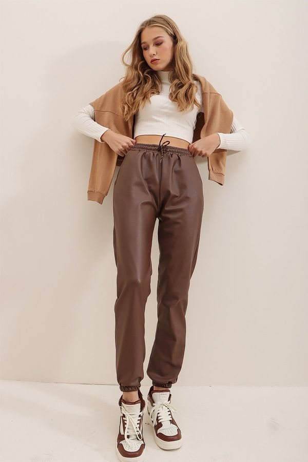 Trend Alaçatı Stili Trend Alaçatı Stili Women's Chocolate Double Pocket Elastic Waist And Ankles, Racked Inner Casual Faux Leather Trousers