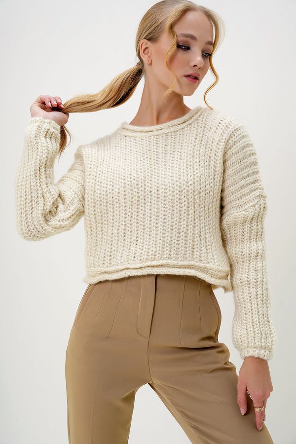 Trend Alaçatı Stili Trend Alaçatı Stili Women's Cream Crew Neck Knitwear Crop Thick Sweater