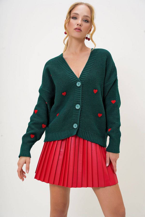 Trend Alaçatı Stili Trend Alaçatı Stili Women's Dark Green V Neck Heart Embroidered Knitwear Cardigan