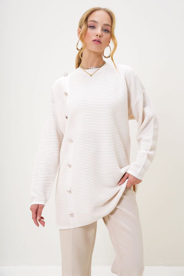 Trend Alaçatı Stili Trend Alaçatı Stili Women's Ecru Crew Neck Gold Button Detailed Knit Tunic