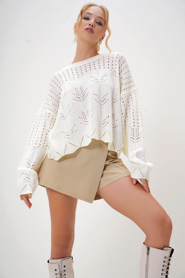 Trend Alaçatı Stili Trend Alaçatı Stili Women's Ecru Crew Neck Verek Patterned Crop Knitwear Sweater