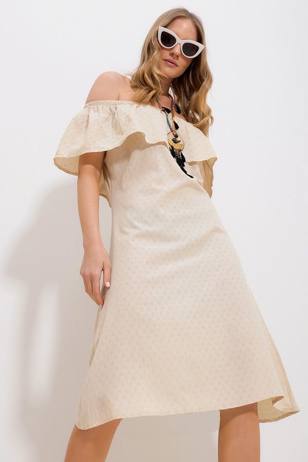 Trend Alaçatı Stili Trend Alaçatı Stili Women's Ecru Madonna Collar Self Patterned Woven Dress