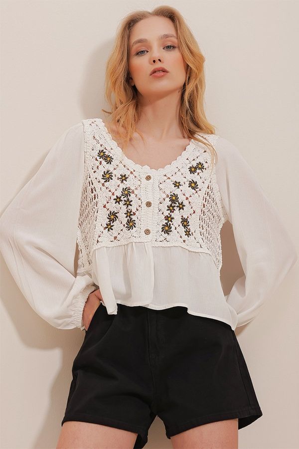 Trend Alaçatı Stili Trend Alaçatı Stili Women's Ecru U-Neck Floral Embroidery Crochet-Embroidery Woven Blouse