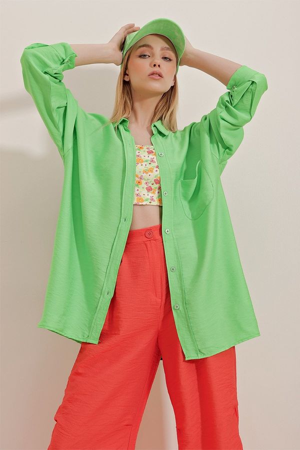Trend Alaçatı Stili Trend Alaçatı Stili Women's Green One Pocket Oversized Cotton Linen Shirt