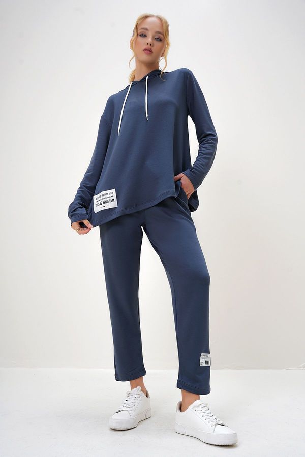 Trend Alaçatı Stili Trend Alaçatı Stili Women's Indigo Blue Emblem Detailed Hooded Double Yarn Tracksuit