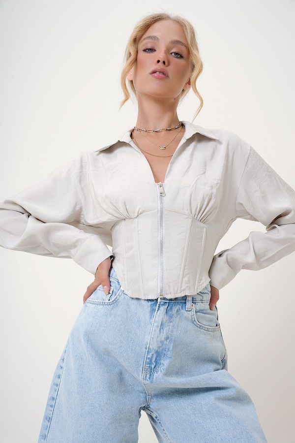 Trend Alaçatı Stili Trend Alaçatı Stili Women's Light Beige Shirt Collar Corset Detailed Cuff Crop Woven Blouse