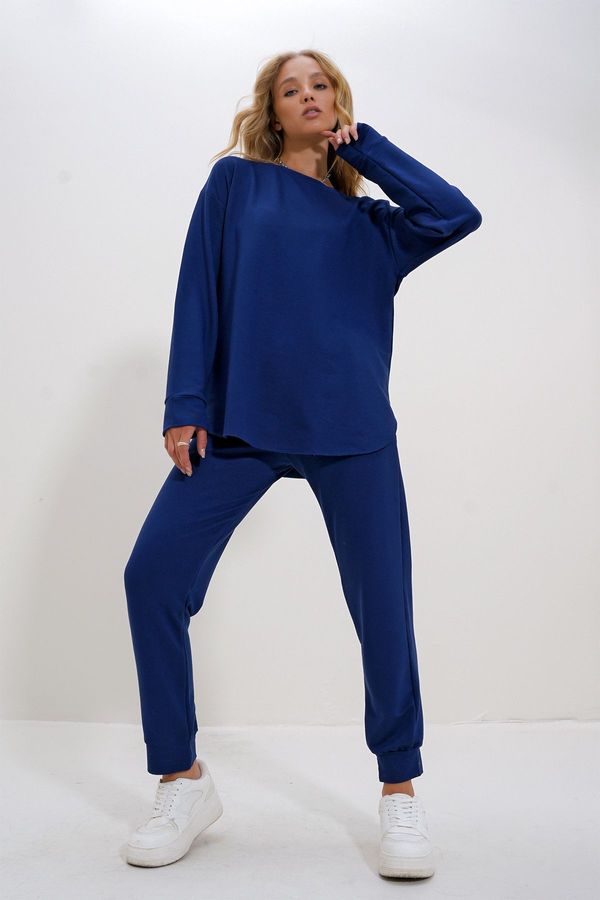 Trend Alaçatı Stili Trend Alaçatı Stili Women's Navy Blue Crew Neck Side Slit Soft Texture Modal Tracksuit