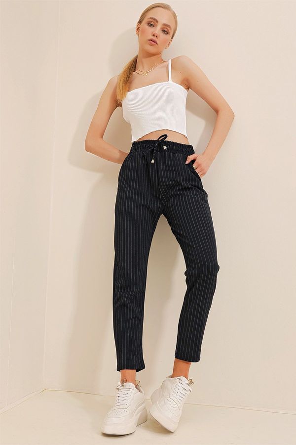 Trend Alaçatı Stili Trend Alaçatı Stili Women's Navy Blue High Waist Double Pocket Striped Casual Cut Pants