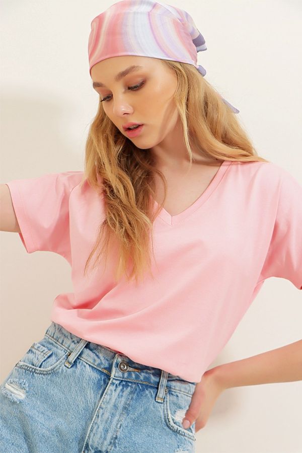 Trend Alaçatı Stili Trend Alaçatı Stili Women's Powder V-Neck Basic T-Shirt