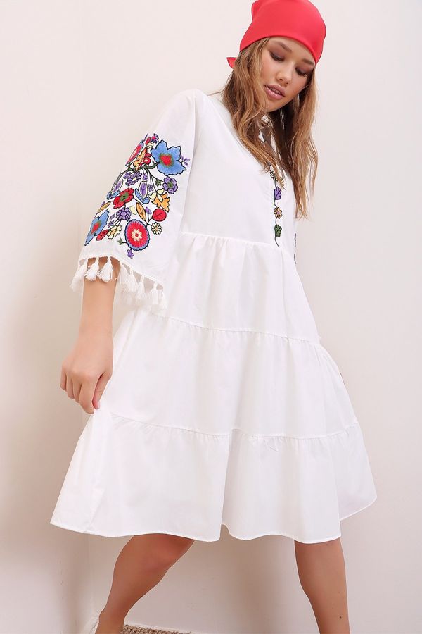 Trend Alaçatı Stili Trend Alaçatı Stili Women's White Big Collar Embroidered Tassel Detail Inner Lined Poplin Dress