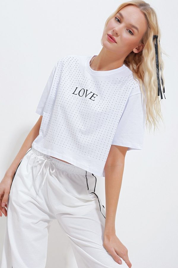 Trend Alaçatı Stili Trend Alaçatı Stili Women's White Crew Neck Love Printed Jewelled Crop T-Shirt